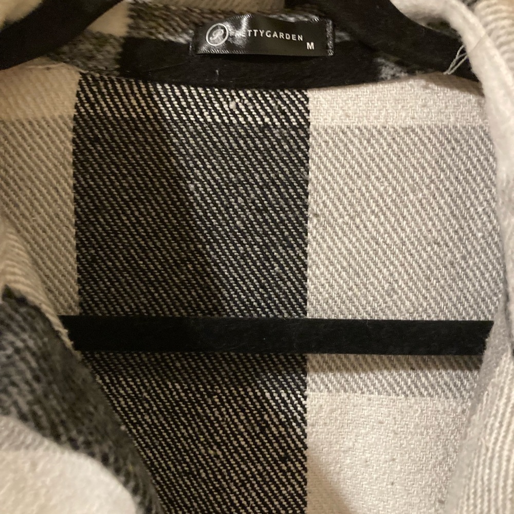 Plaid Button-Up shacket - Picture 2 of 3